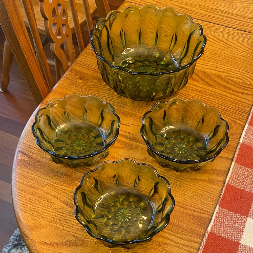 Vintage Indiana Mid Century Green Scallop Set of (4) Total, Green Glass Bowls